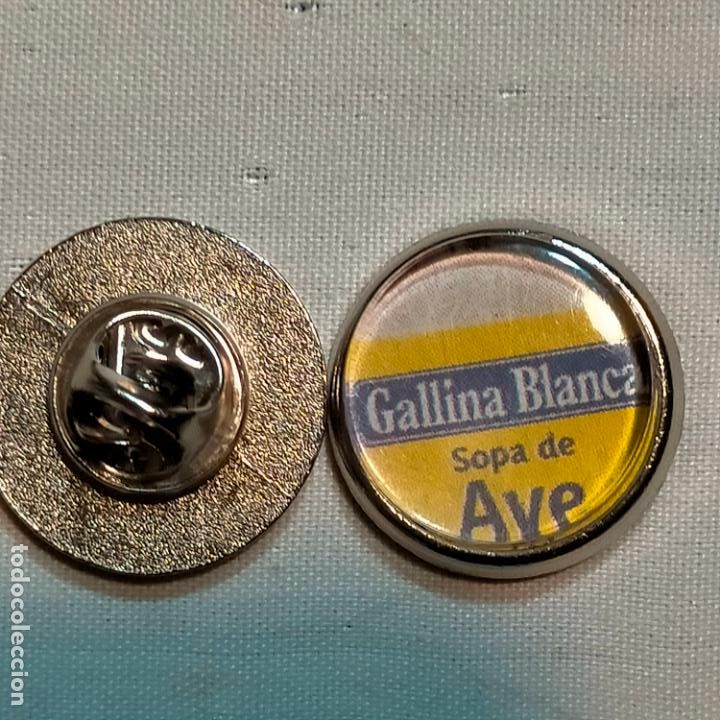 Collection pins: PIN REDONDO METAL - sopa gallina blanca
