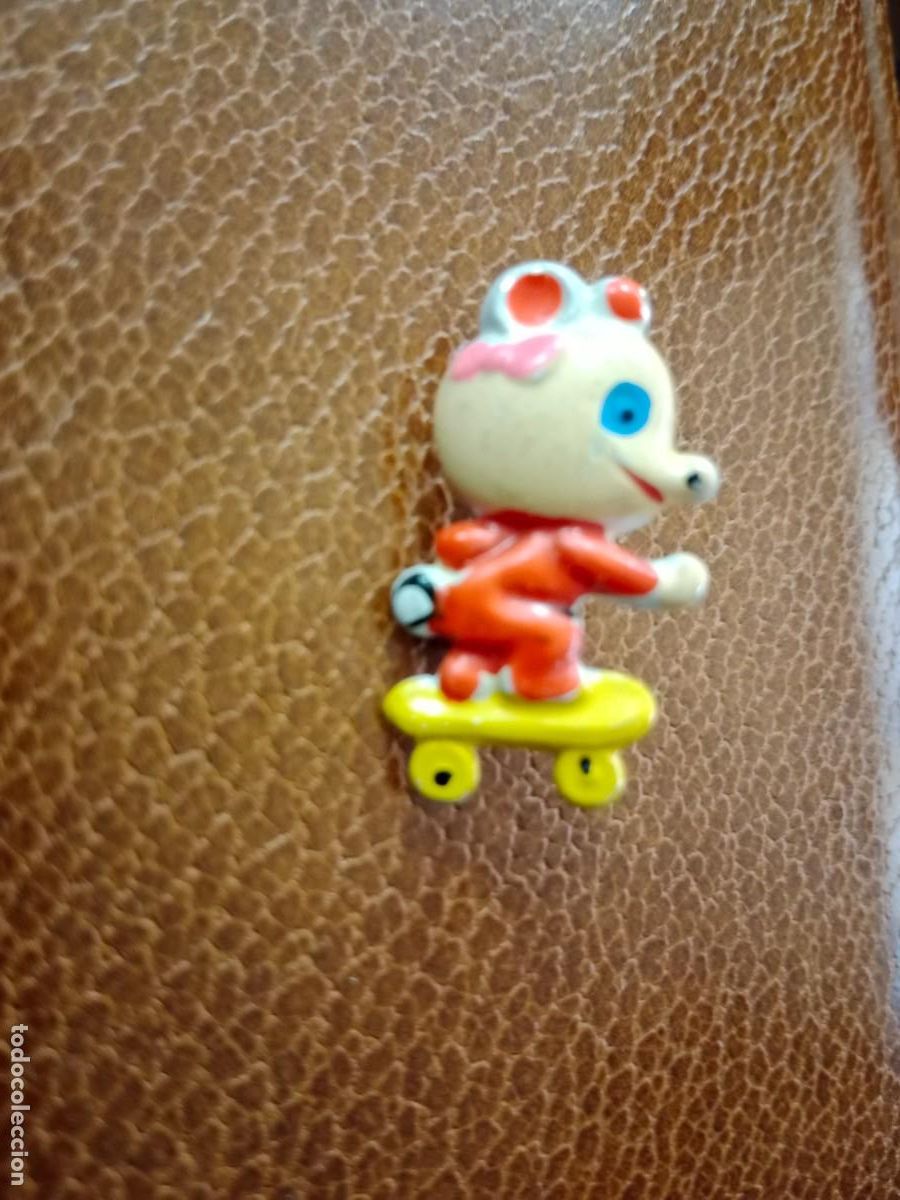 Pins de colecci&oacute;n: RARO PIN PEPPA PIG EN PATINETE