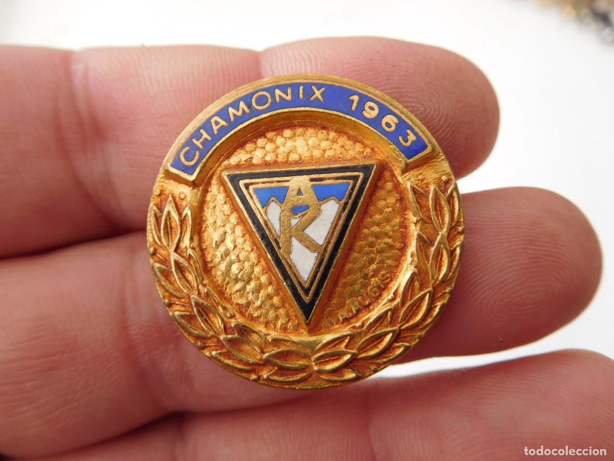 Pins de colecci&oacute;n: Insignia de bronce y esmalte Chamonix 1963 - Foto 1