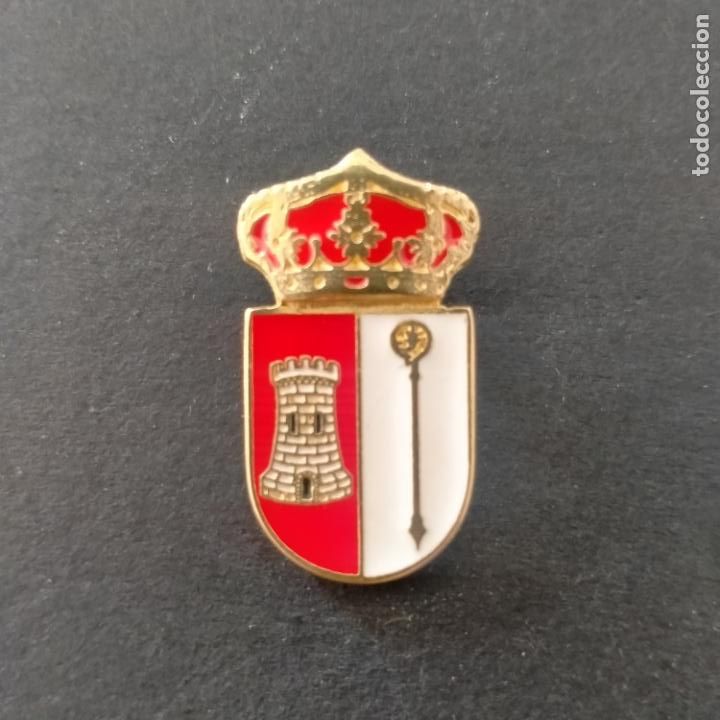 Pins de colecci&oacute;n: pin escudo Torre del Burgo (GUADALAJARA)