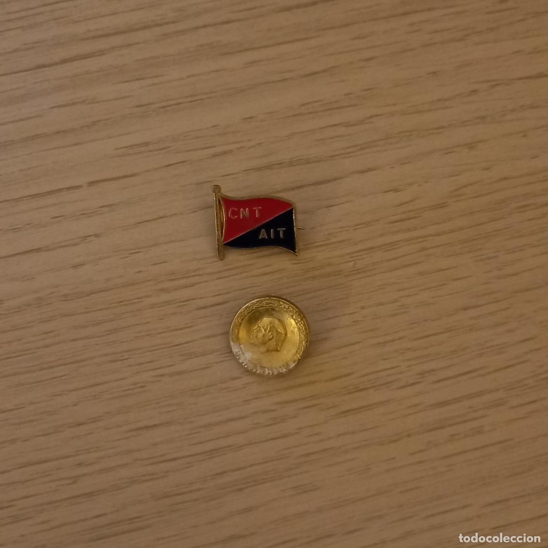 Pins de colecci&oacute;n: Insignias CNT y Lenin