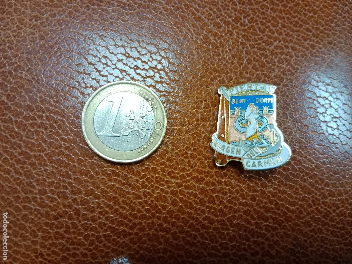Pins de colecci&oacute;n: ANTIGUO PIN / INSIGNIA ESMALTADA DE AGUJA - FIESTAS VIRGEN DEL CARMEN - BENIDORM