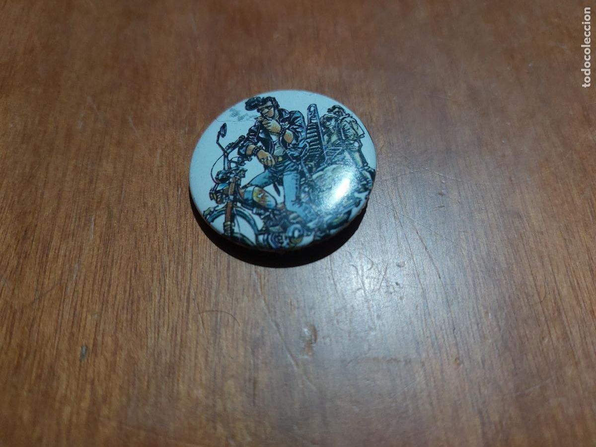 Pins de colecci&oacute;n: JOHNNY ROQUETA. CHAPA. PIN. 31 MM. MET&Aacute;LICA POR DETR&Aacute;S. SIN USO. DIFICIL