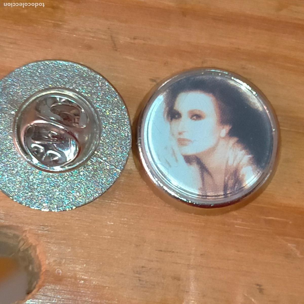 Pin's de collection: PIN REDONDO METAL - CANTANTE ARTISTA COPLA ROCIO JURADO