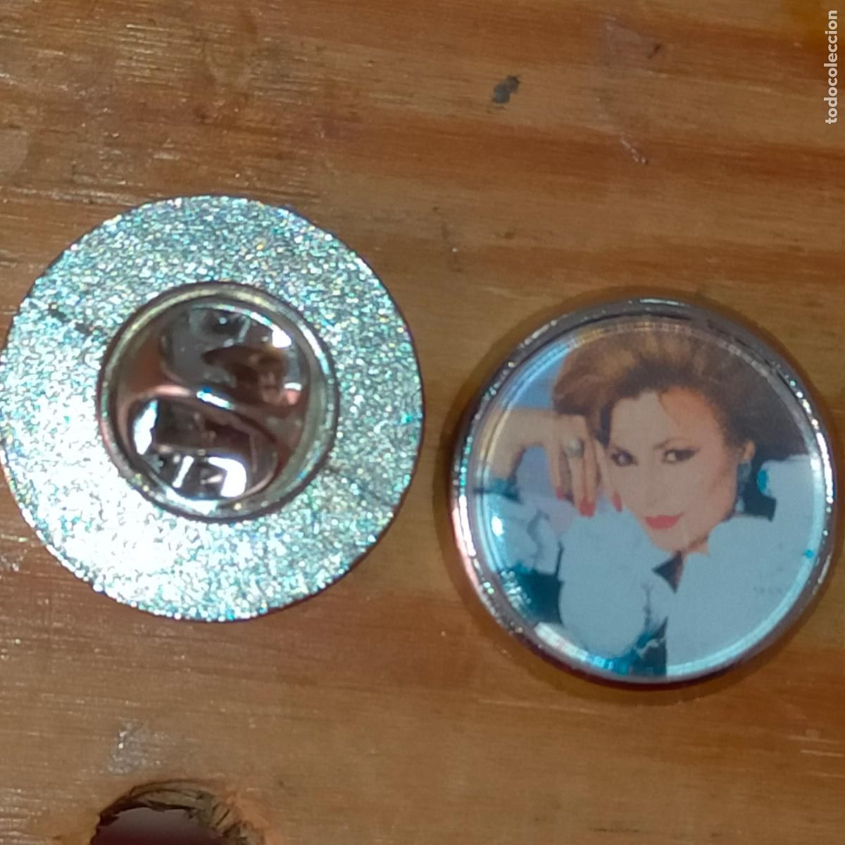 Collection pins: PIN REDONDO METAL - CANTANTE ARTISTA COPLA ROCIO JURADO