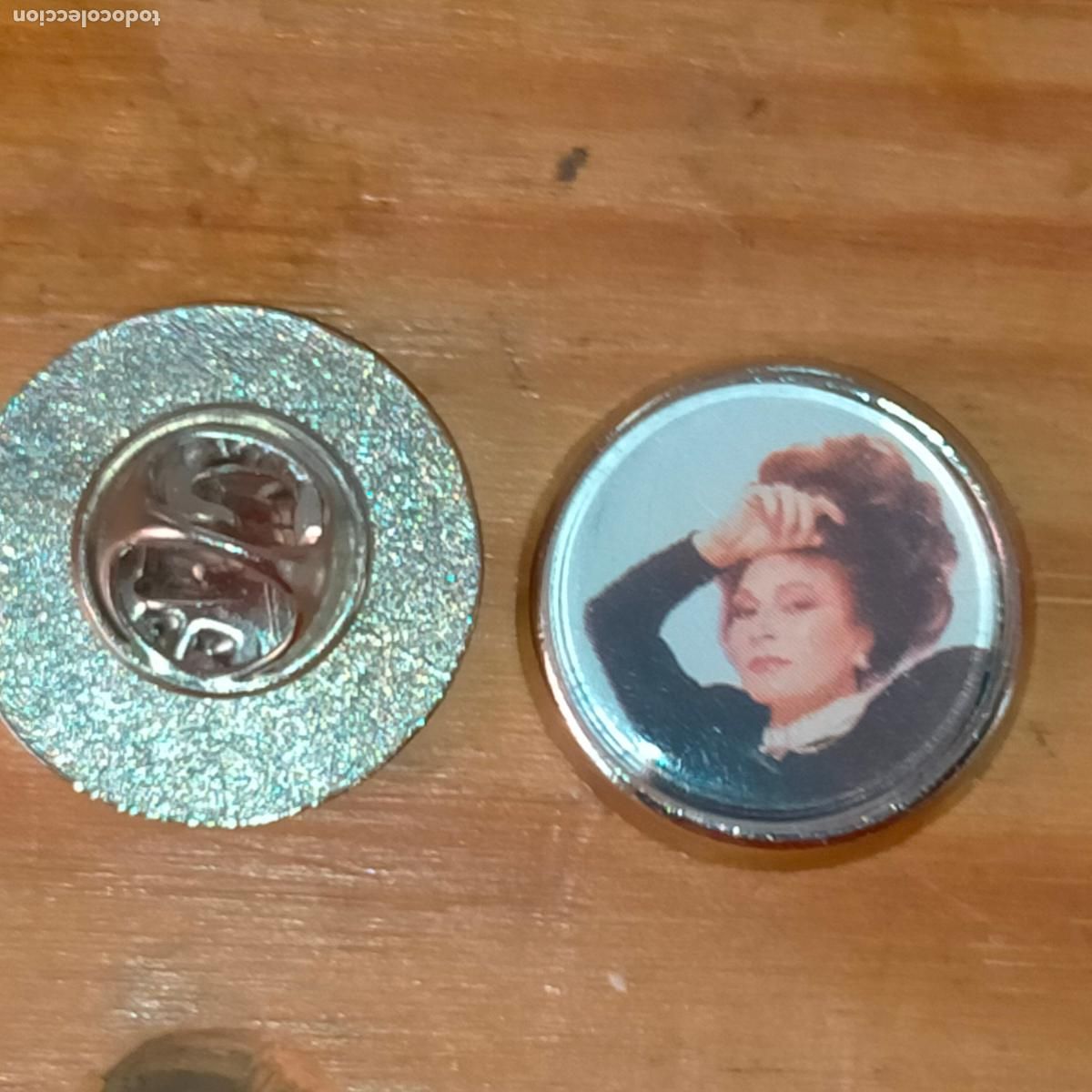 Pin's de collection: PIN REDONDO METAL - CANTANTE ARTISTA COPLA ROCIO JURADO