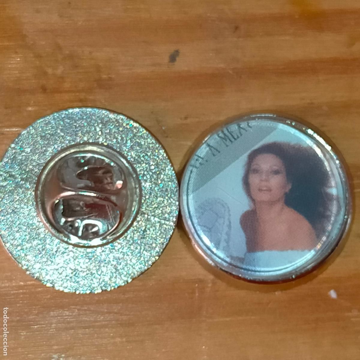 Pin's de collection: PIN REDONDO METAL - CANTANTE ARTISTA COPLA ROCIO JURADO