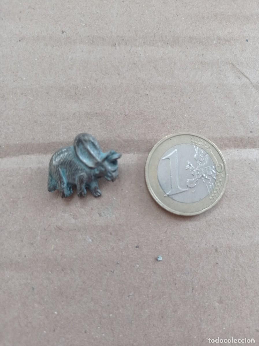 Sammlung von Pins: Pin Dinosaurio Triceratops