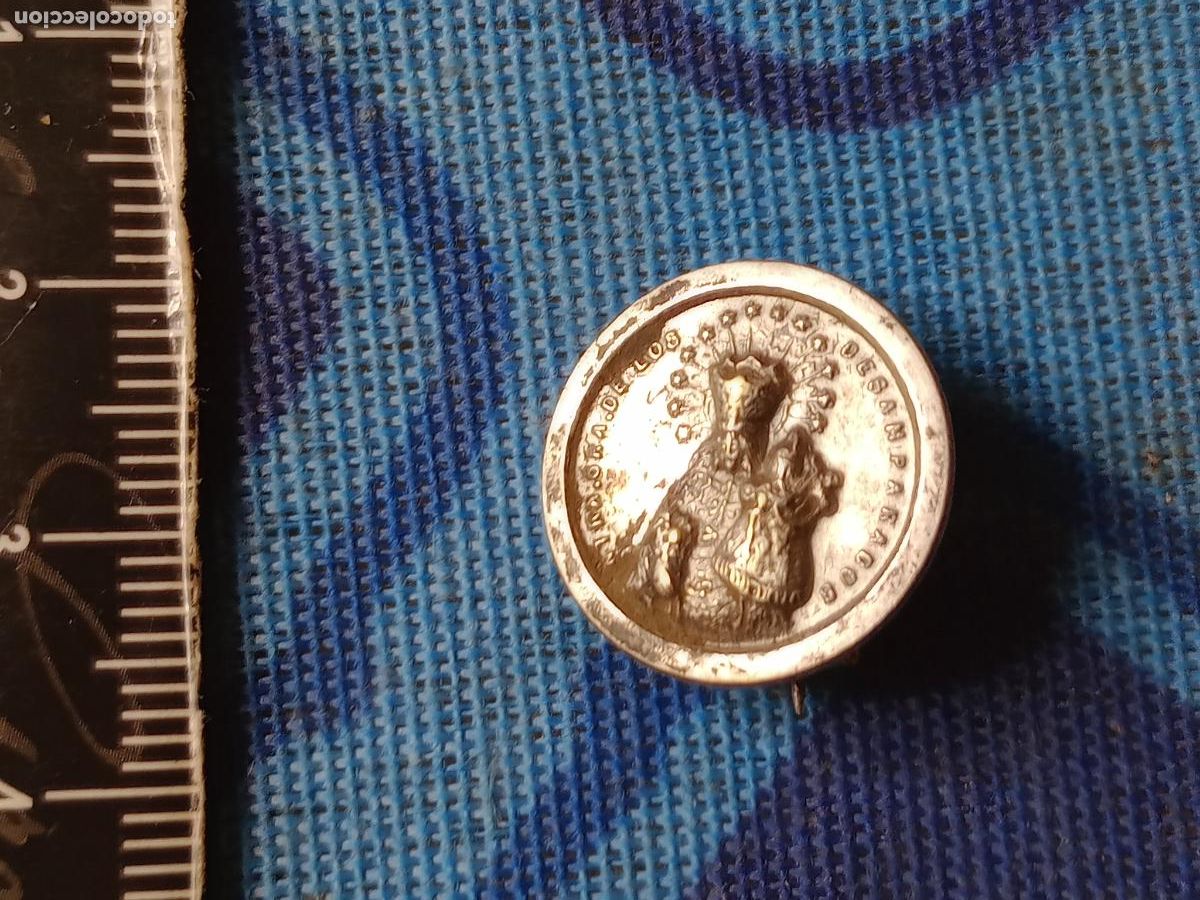 Pin's de collection: Virgen de los Desamparados. Valencia. Insignia antigua plateada