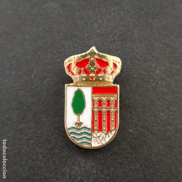 Pins de colecci&oacute;n: pin escudo Alameda del Valle (MADRID)
