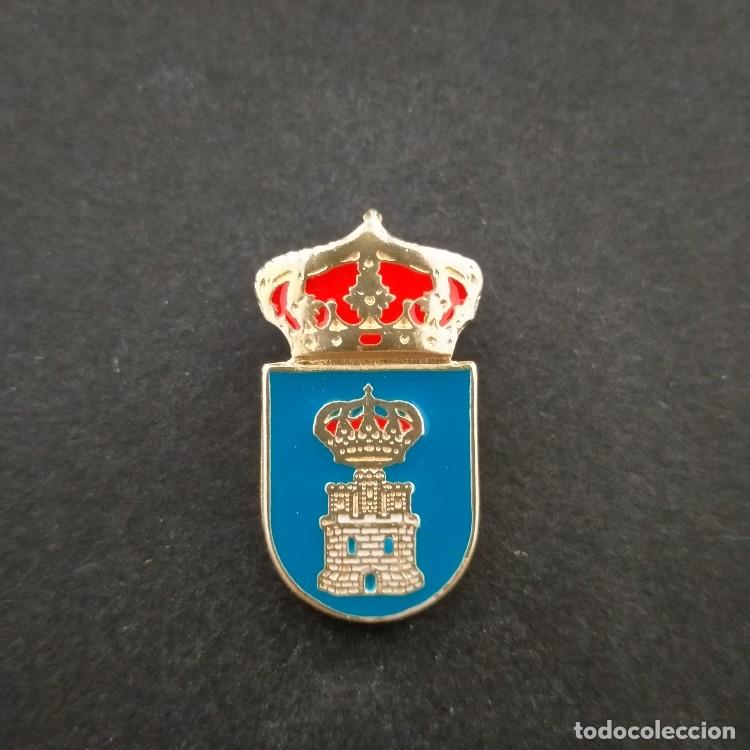 Pins de colecci&oacute;n: pin escudo Campo Real (MADRID)
