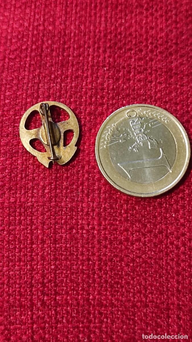 Pins de colecci&oacute;n: Pin de aguja. Panes y peces. - Foto 2