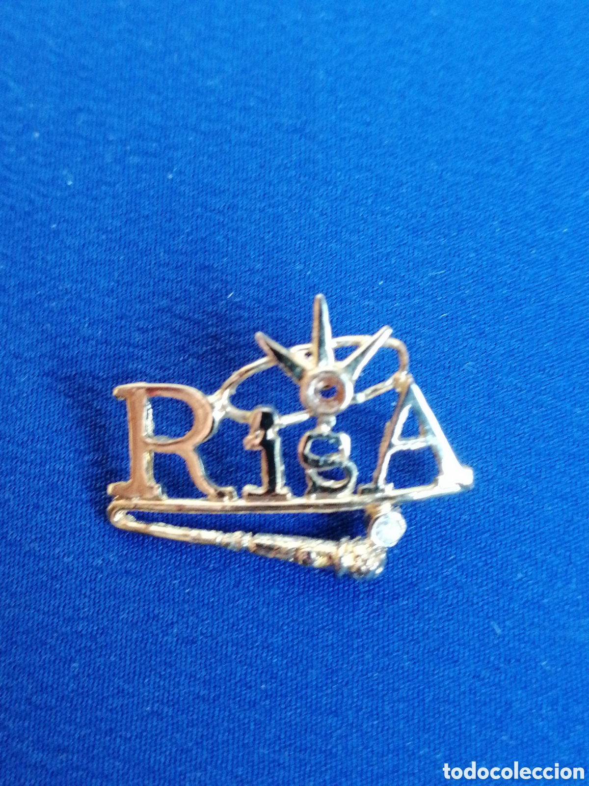 Pins de colecci&oacute;n: RISA ESPECTACULOS MICR&Oacute;FONO PIN - Foto 1