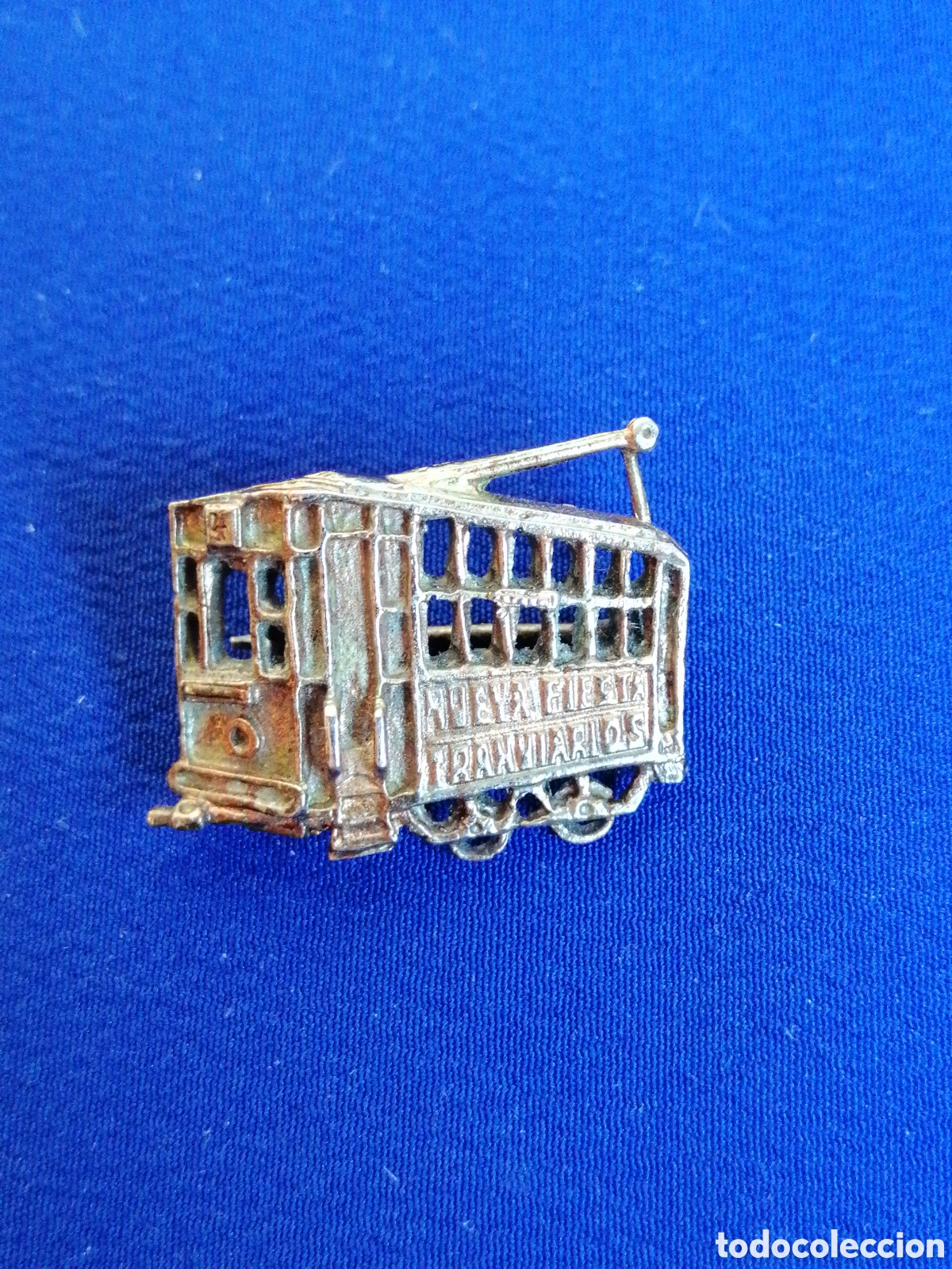 Pin's de collection: TRANVIAR&Iacute;OS NUEVA FIESTA INSIGNIA DE ALFILER