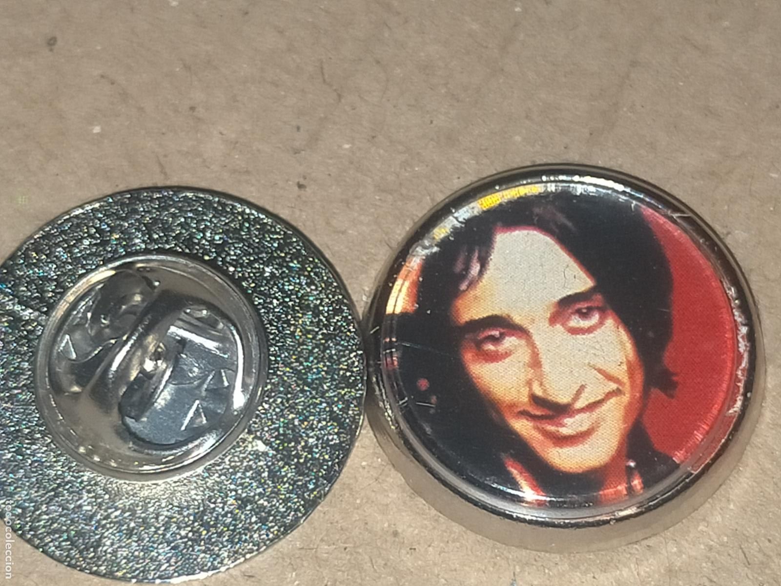 Sammlung von Pins: PIN REDONDO METAL - m&uacute;sica cantante Montserrat ketama