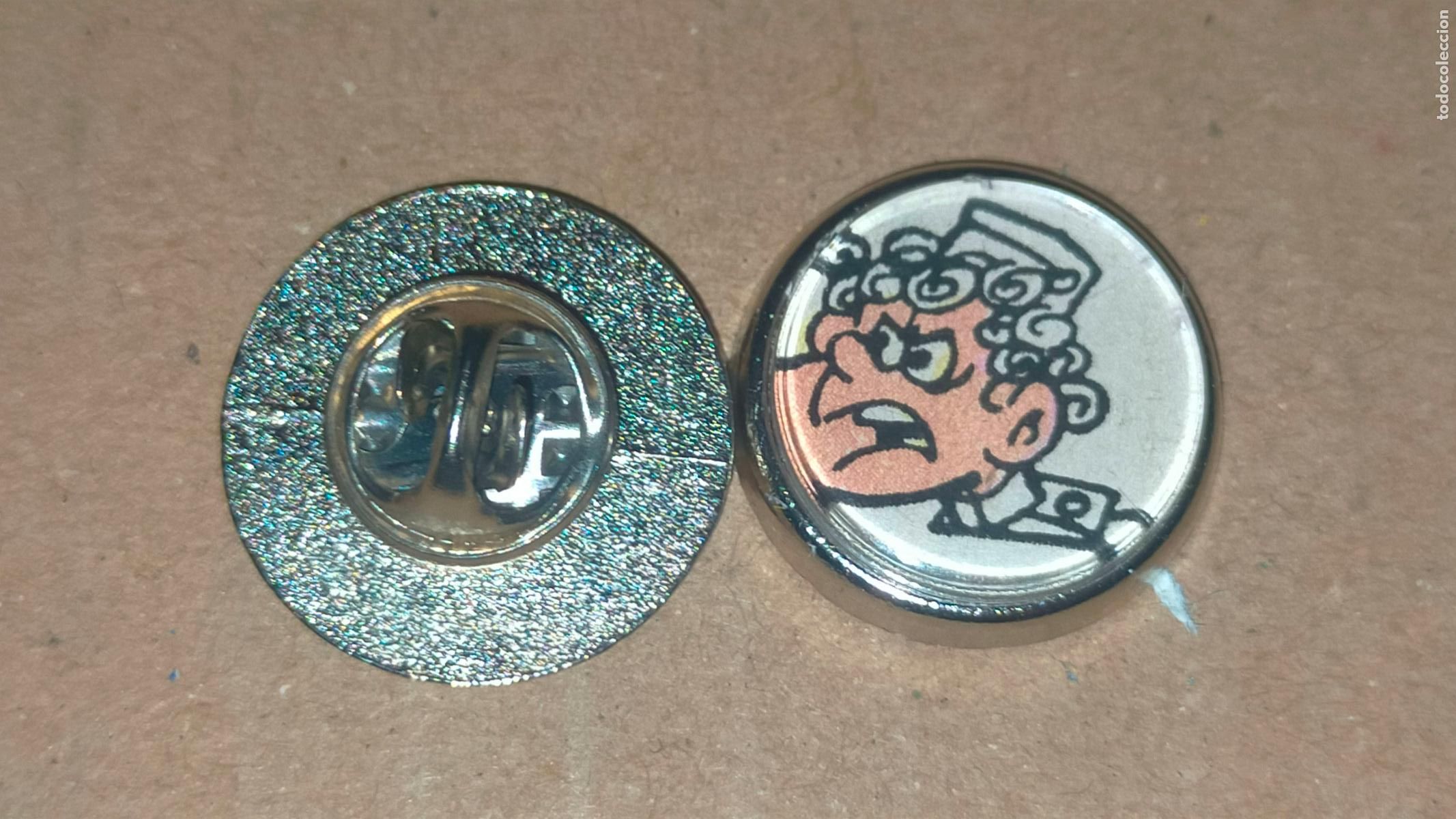 Pins de colecci&oacute;n: PIN REDONDO METAL - c&oacute;mic purita agencia matrimonial