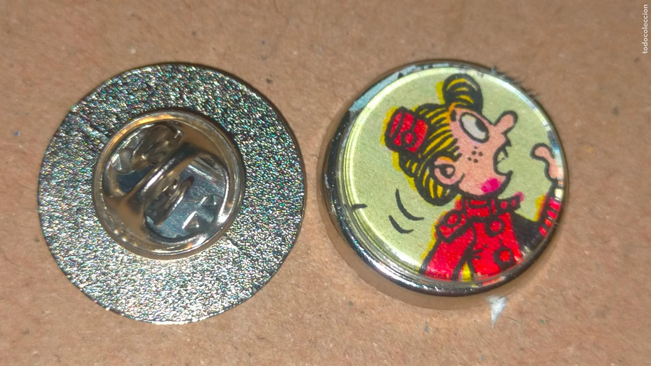 Pins e Spille di collezione: PIN REDONDO METAL - c&oacute;mic purita agencia matrimonial