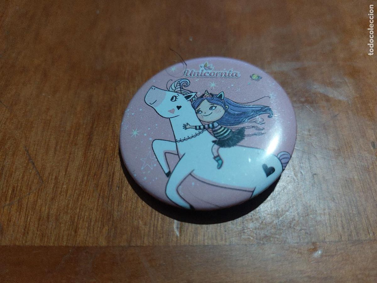 Pin's de collection: UNICORNIA. LITERATURA. CHAPA. PIN. 0,38 CM. BUEN ESTADO. SIN USO. MET&Aacute;LICA POR DETR&Aacute;S