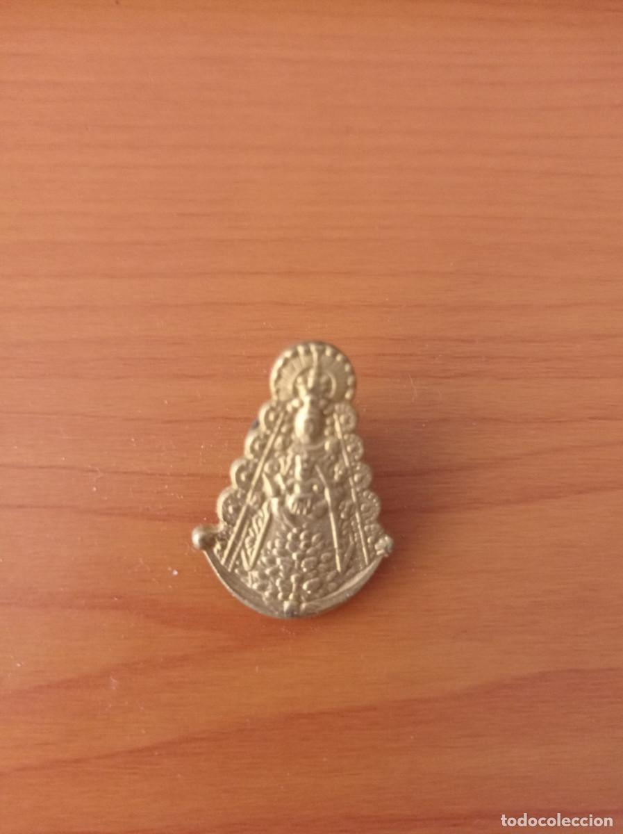 Pins de colecci&oacute;n: Pin dorado de la virgen - Foto 1