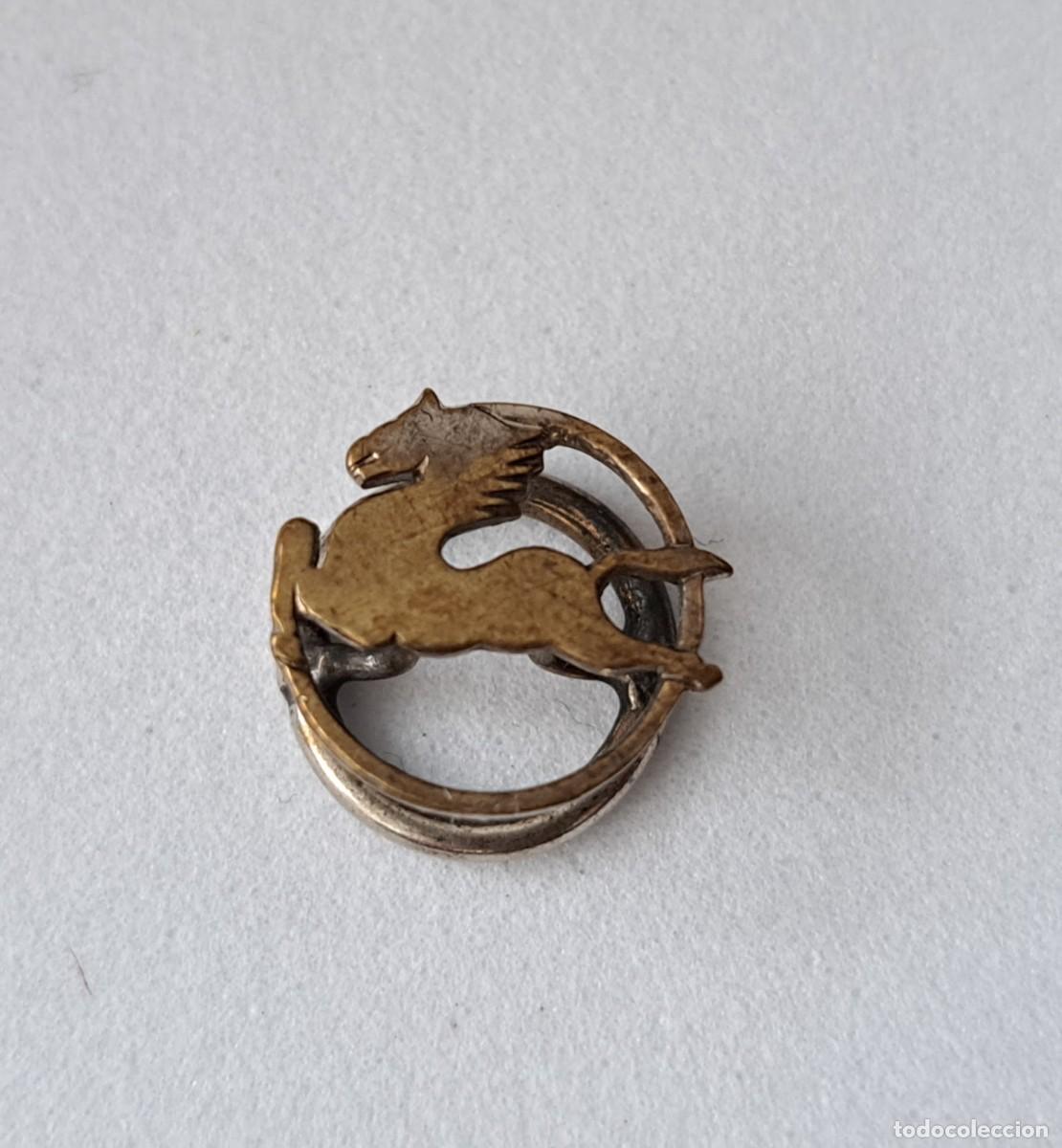 Pins de colecci&oacute;n: ANTIGUO PIN DE OJAL SOLAPA DE LA MARCA DE CAMIONES PEGASO - A&Ntilde;OS 50 - BUEN ESTADO -
