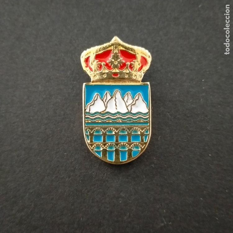 Pins de colecci&oacute;n: pin escudo Guadalix de la Sierra (MADRID)