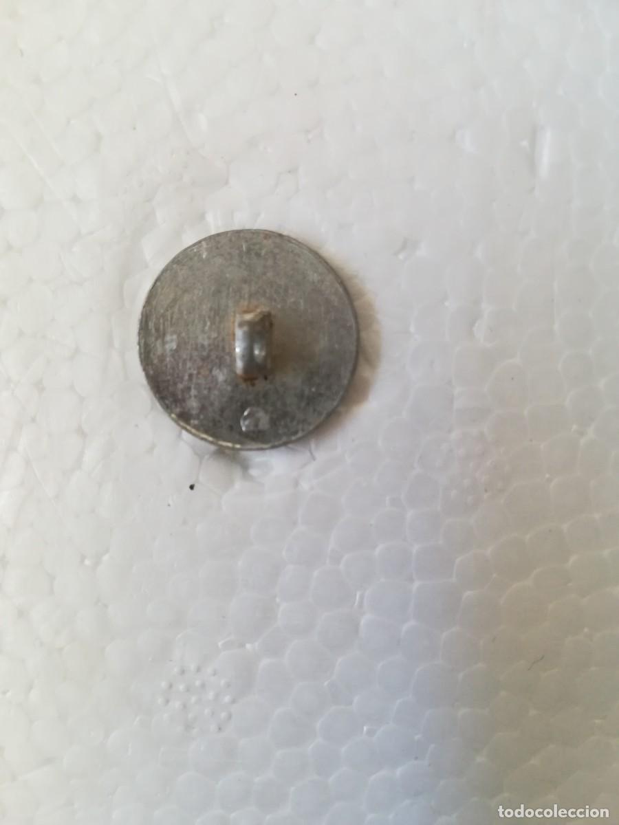 Pins de colecci&oacute;n: Antiguo boton escudo - Foto 2