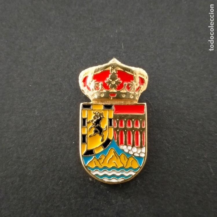 Pins de colecci&oacute;n: pin escudo Valdelaguna (MADRID)