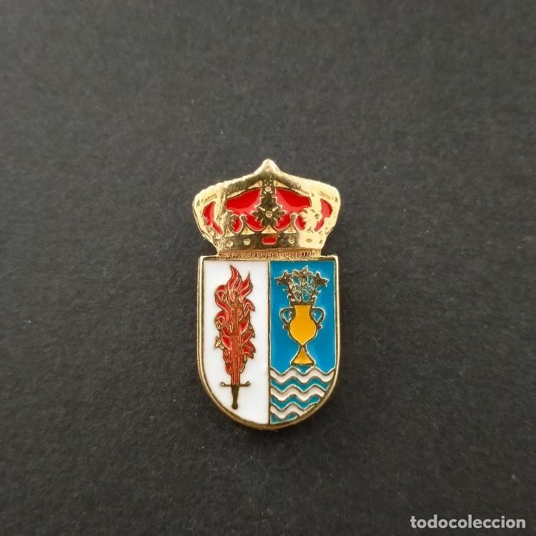 Pins de colecci&oacute;n: Pin escudo Pinilla del Valle (MADRID)