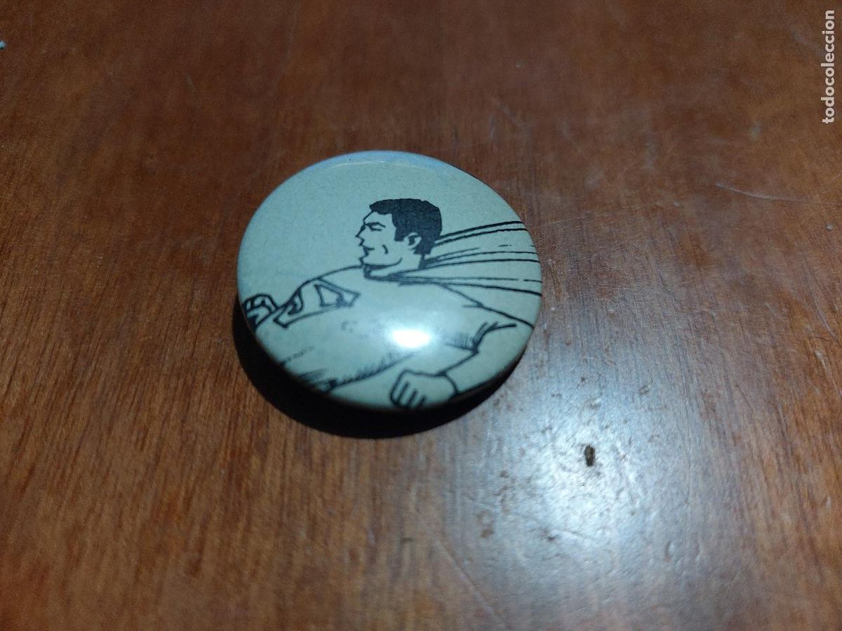 Pins de colecci&oacute;n: SUPERMAN DE ENRIQUE VENTURA. COMIC. CHAPA. PIN. 31 MM. MET&Aacute;LICA POR DETR&Aacute;S. SIN USO. DIFICIL