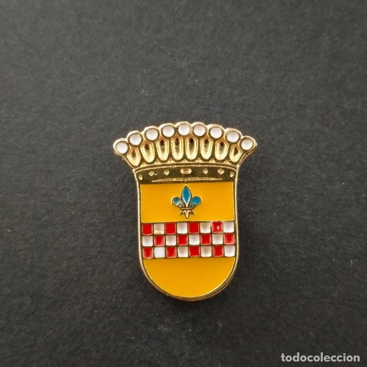 Pins de colecci&oacute;n: Pin escudo Pezuela de las Torres (MADRID)