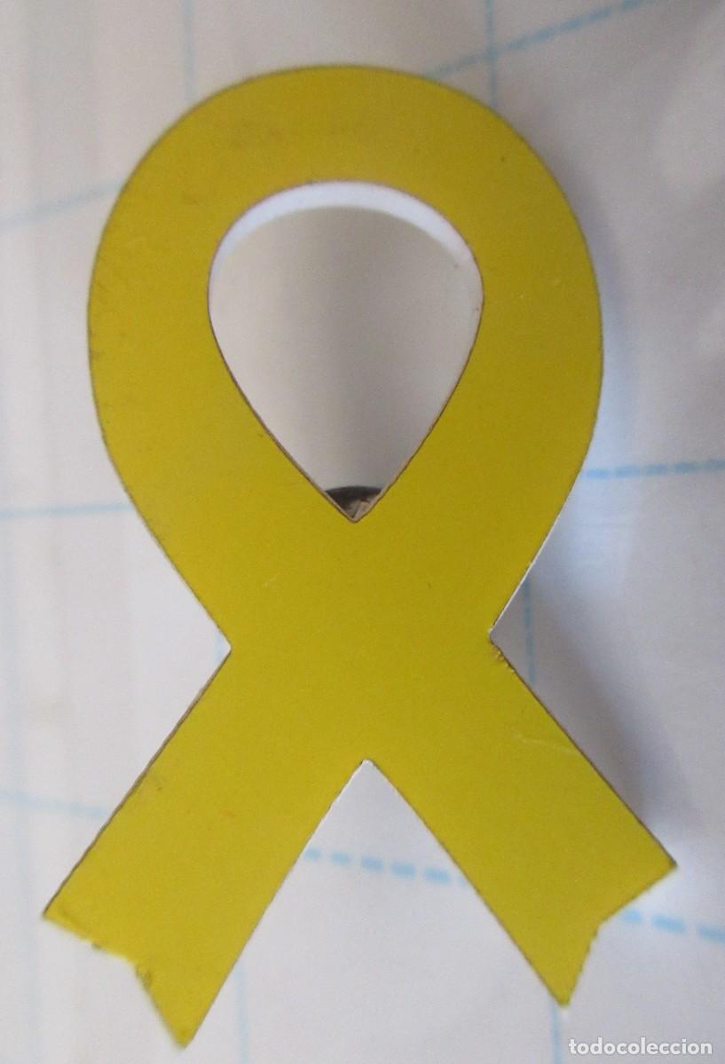 Pins de colecci&oacute;n: Pin's lazo amarillo