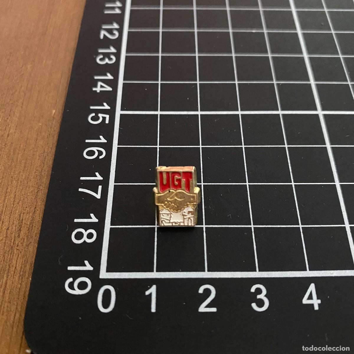 Pin's de collection: ANTIGUO PIN TAMA&Ntilde;O PEQUE&Ntilde;O UGT UNION GENERAL TRABAJADORES , BUEN ESTADO
