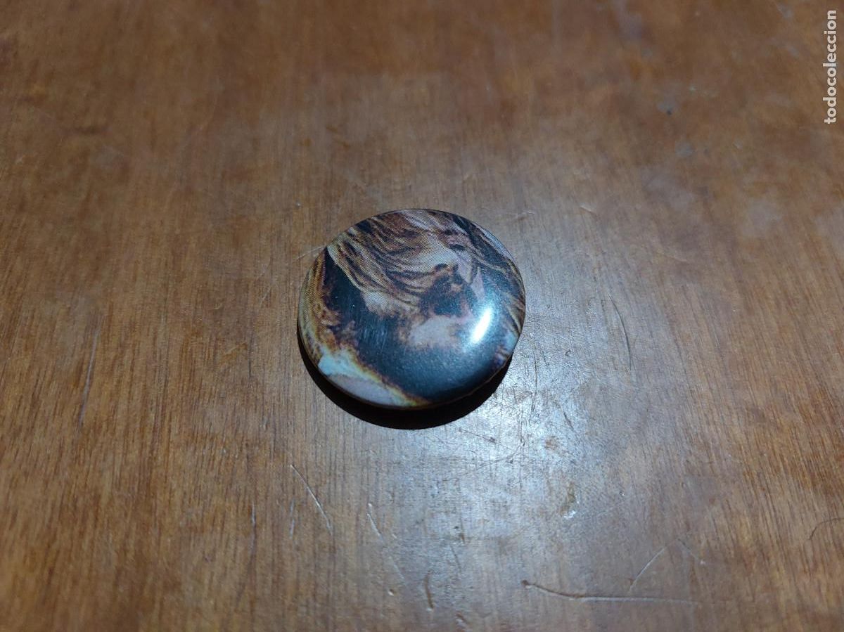 Pins de colecci&oacute;n: JOHN BONHAM BATERIA. M&Uacute;SICA. CHAPA. PIN. 31 MM. MET&Aacute;LICA POR DETR&Aacute;S. SIN USO. DIFICI
