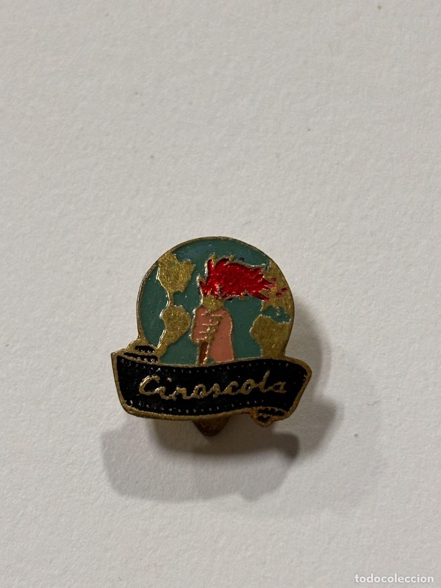 Pins de colecci&oacute;n: PIN CIRASCOLA. MEDIDAS APROX.: 1.5 X 1.5 CM