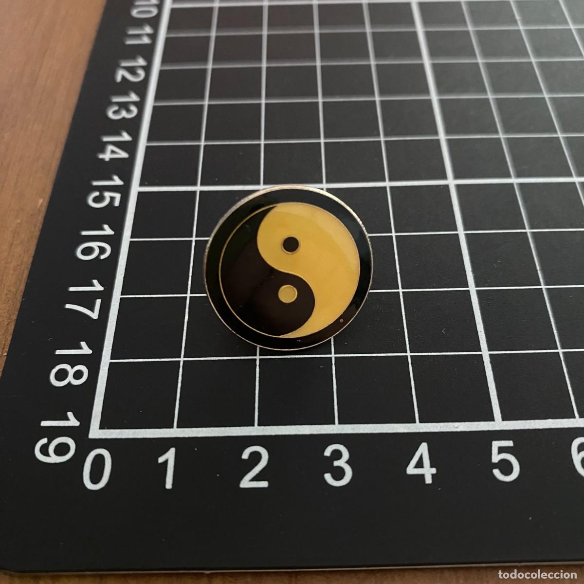 Pin's de collection: ANTIGUO PIN METAL Y REISNA YING YANG , BIEN CONSERVADO