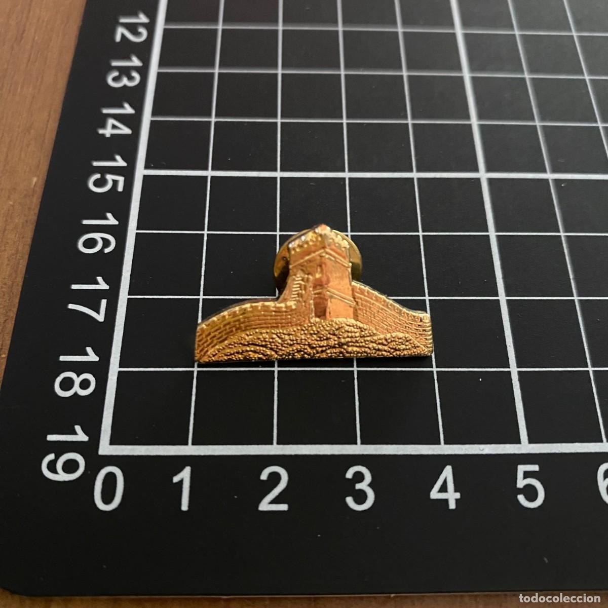 Pins de colecci&oacute;n: ANTIGUO PIN SOUVENIR TURISMO LA MURALLA CHINA CHINA, BIEN CONSERVADO