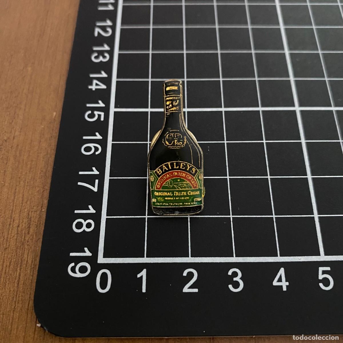 Collection pins: ANTIGUO PIN PUBLICITARIO PUBLICIDAD BOTELLA BAILEYS , BIEN CONSERVADO