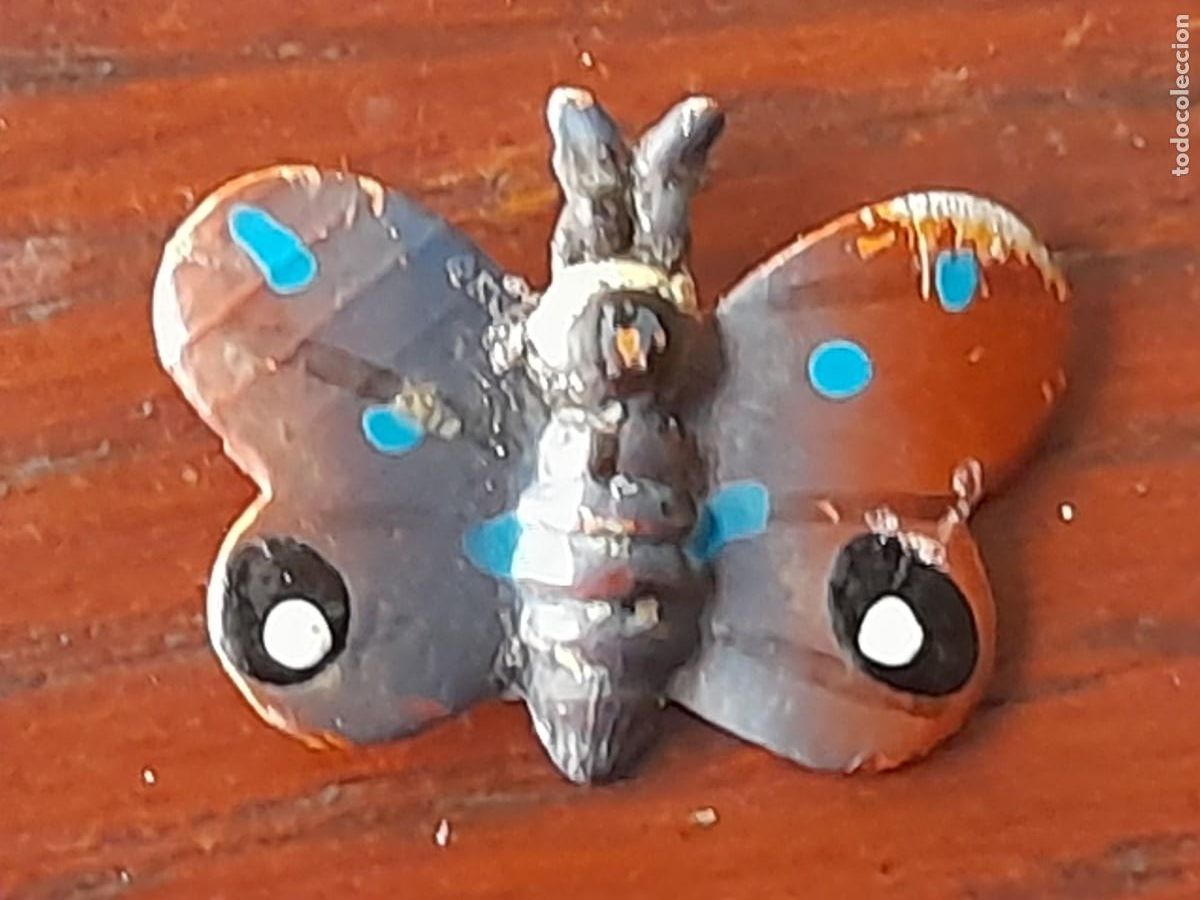 Pins e Spille di collezione: Una peque&ntilde;a mariposa vintage metalica pintada de 2x1 cm tipo pin de solapa
