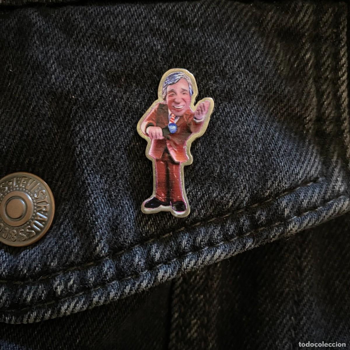 Collection pins: PIN MET&Aacute;LICO Y ESMALTADO ESTAMPACI&Oacute;N RUGOSA EL FARY , NUEVO Y SIN USO