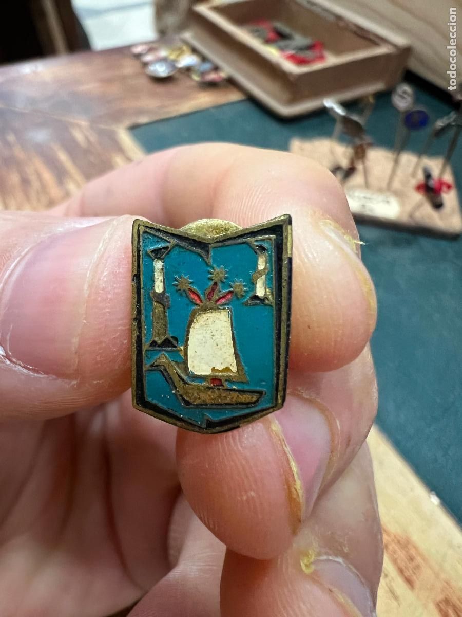 Pins de colecci&oacute;n: ANTIGUA INSIGNIA SOLAPA ESCUDO