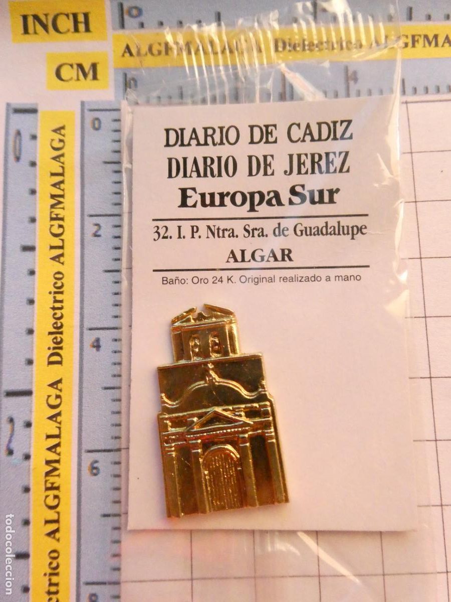 Pin's de collection: INSIGNIA BA&Ntilde;O ORO 24K MONUMENTO C&Aacute;DIZ DIARIO JEREZ 32 ALGAR IGLESIA NTRA SRA GUADALUPE. PIN