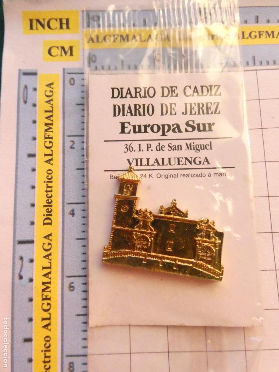 Pins de colecci&oacute;n: INSIGNIA BA&Ntilde;O ORO 24K MONUMENTO C&Aacute;DIZ DIARIO JEREZ 36 VILLALUENGA IGLESIA DE SAN MIGUEL. PIN