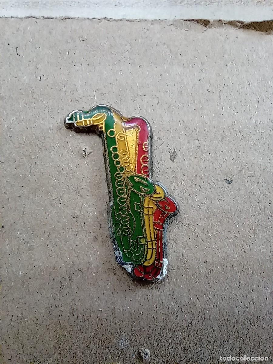 Pins de colecci&oacute;n: Pin Saxofones - Foto 1