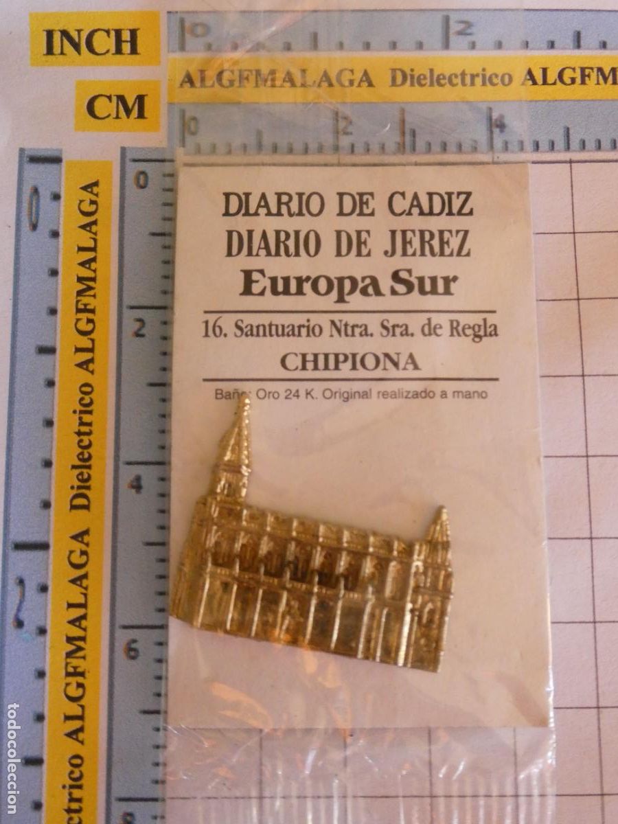 Pins de colecci&oacute;n: INSIGNIA BA&Ntilde;O ORO 24K MONUMENTO C&Aacute;DIZ DIARIO JEREZ 16 CHIPIONA SANTUARIO NTRA SRA REGLA. PIN