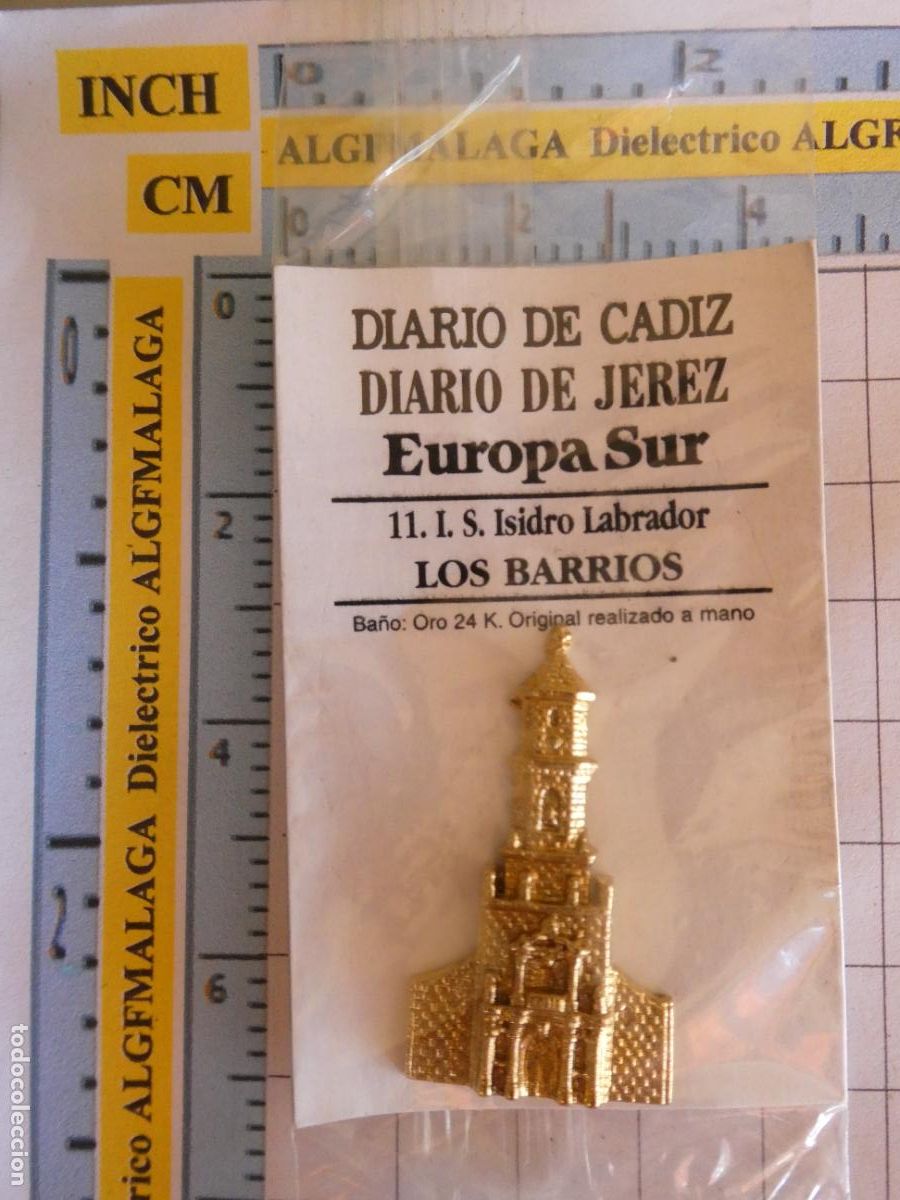 Pins de colecci&oacute;n: INSIGNIA BA&Ntilde;O ORO 24K MONUMENTO C&Aacute;DIZ DIARIO JEREZ 11 LOS BARRIOS IGLESIA SAN ISIDRO LABRADOR. PIN