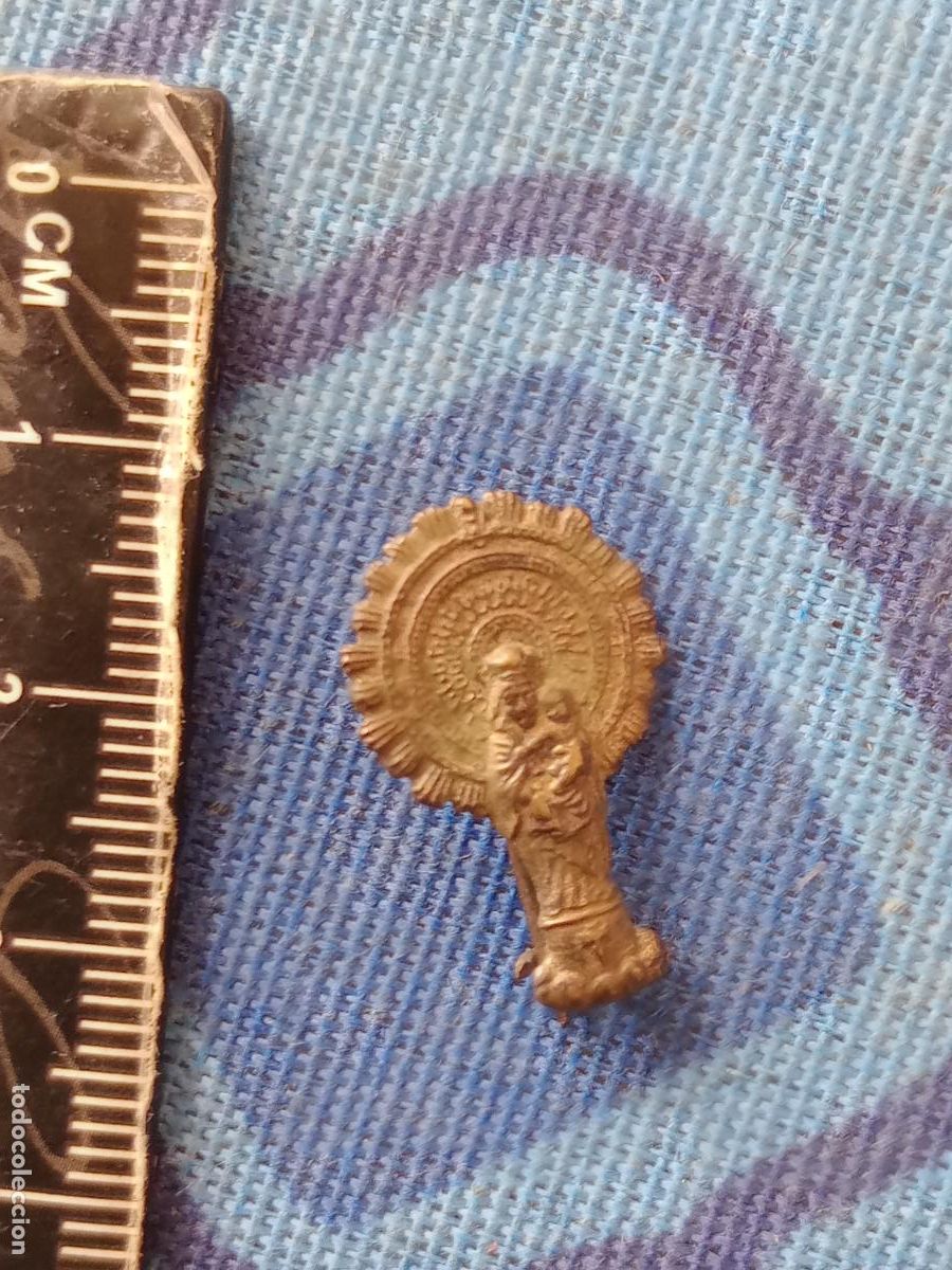 Pins de colecci&oacute;n: Insignia religiosa de imperdible. Virgen del Pilar de Zaragoza