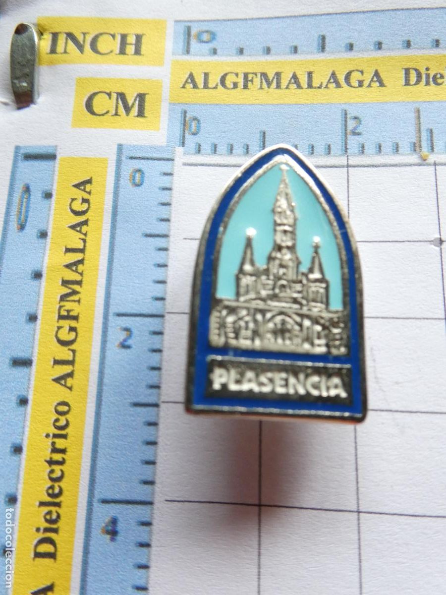 Sammlung von Pins: BROCHE INSIGNIA DE TURISMO. PLASENCIA C&Aacute;CERES. NO PIN