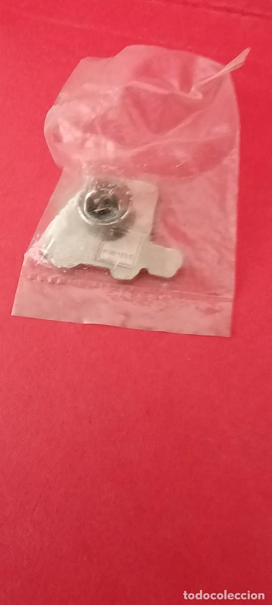 Pins de colecci&oacute;n: Pin Iveco - cabeza tractora - Foto 2