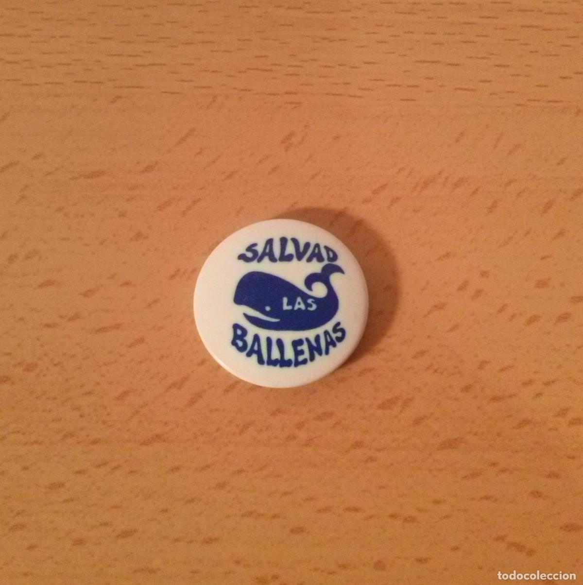 Pins de colecci&oacute;n: Chapa/pin Salvad las ballenas. Blanco y azul. A&ntilde;os 80. 25mm.