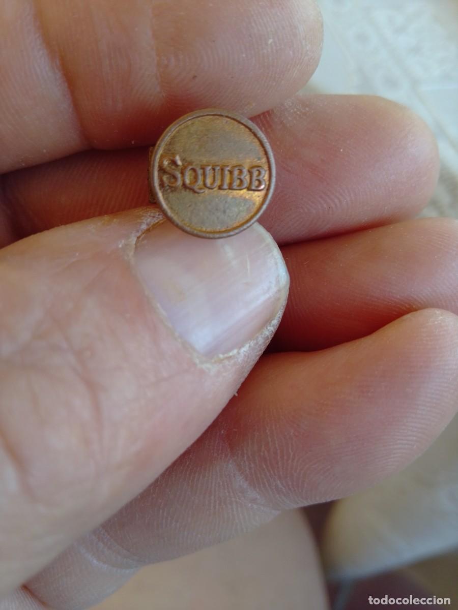 Pins de colecci&oacute;n: INSIGNIA SOLAPA SQUIBB TEMA FARMAC&Eacute;UTICO , MEDICINAS , MEDICAMENTOS